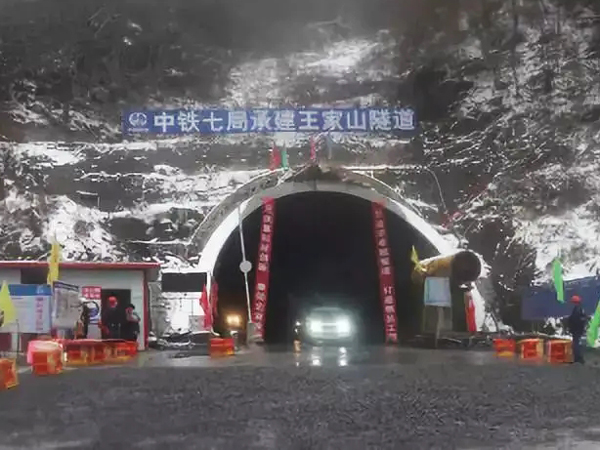 滬昆江西HKJX-8標(biāo)王家山隧道隧底沉降、裂縫處理施工監(jiān)測